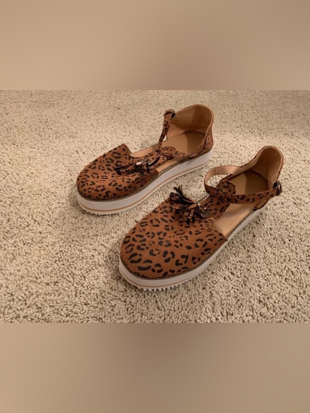 (NWOT) Cheetah Pattern Sandals